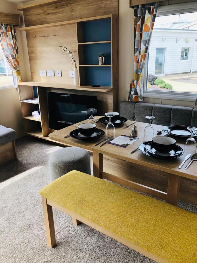 Chalet, Balcony, Bbq, Sleeps 6, Lejlighed Lytchett Minster Eksteriør billede